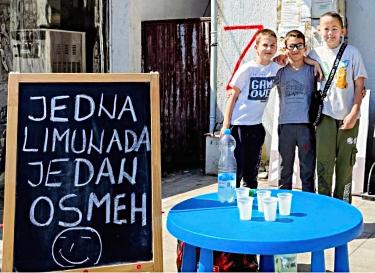 Učenici iz Vrčina priredili uciteljici iznenadjenje za rodjendan