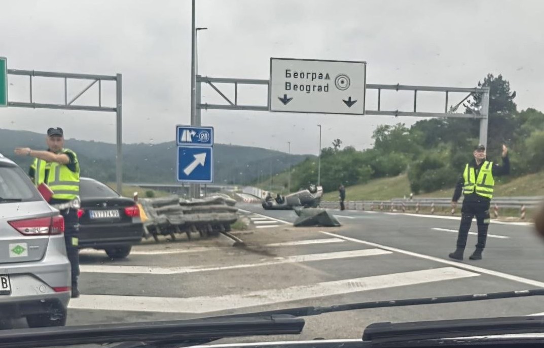 Vozilo se prevrnulo na krov