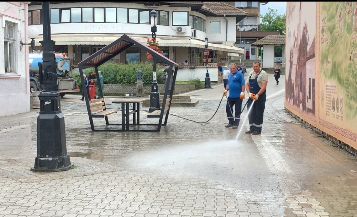 Pranje Gročanske čaršije nakon nevremena