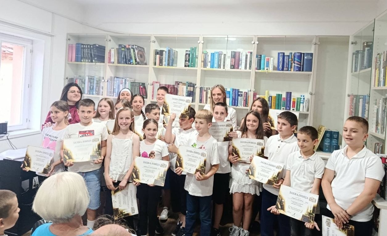 "Biblioteci na dar, učiteljici za spomenar"