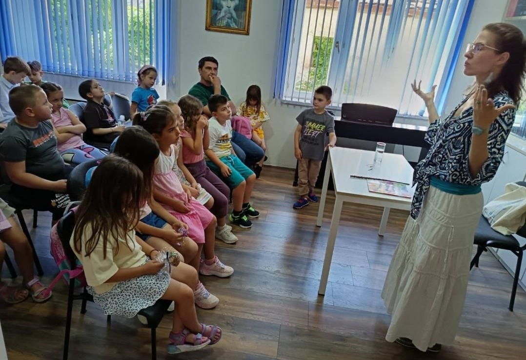 Predškolci iz vrtića „Lane“ posetili su biblioteku „Ilija Garašanin“ u Grockoj