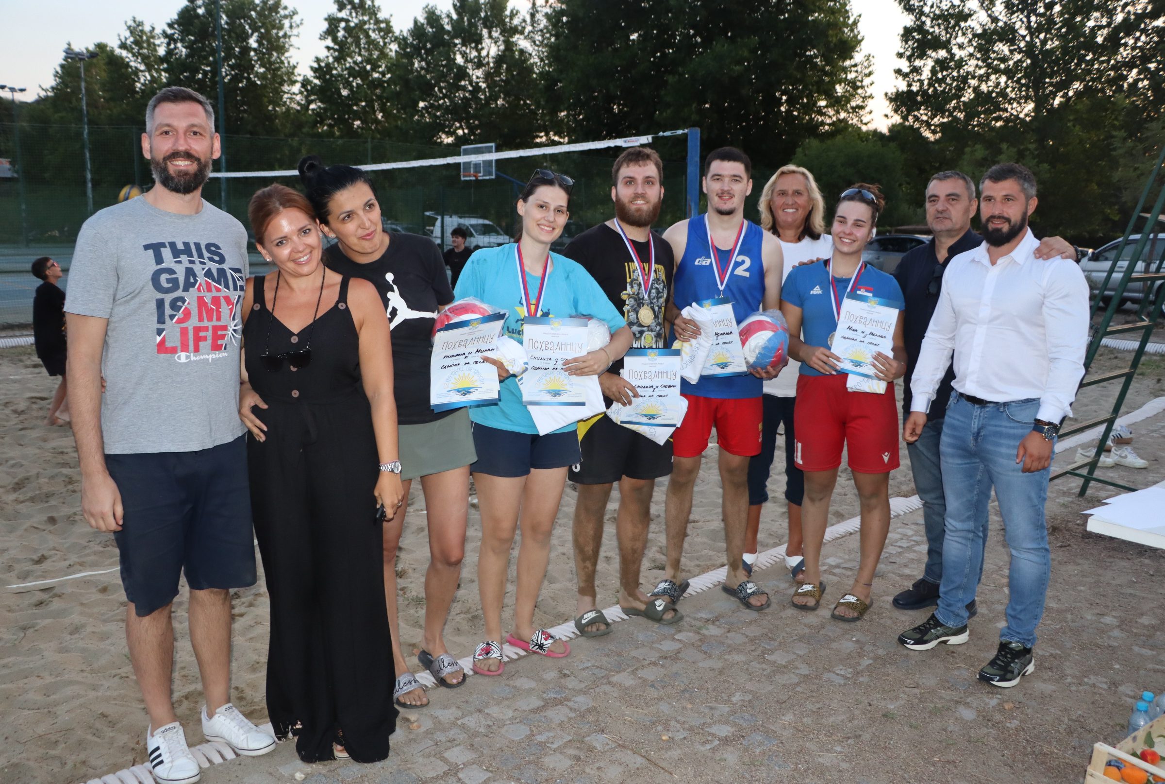 U okviru sportskog programa 58. „Gročanskih svečanosti“, na terenima Male Oaze održan je tradicionalni turnir u odbojci na pesku