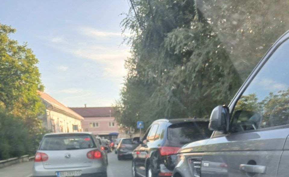 Jutarnji kolaps u Šumadijskoj ulici u Grockoj