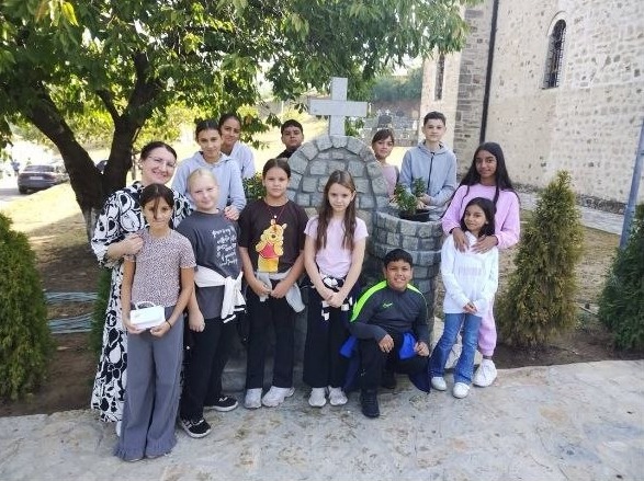 Učenici OŠ „Ivo Lola Ribar“ iz Begaljice posetili manastir Rajinovac