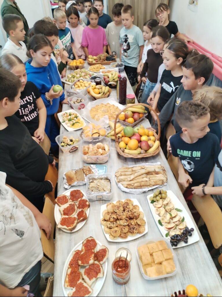 Učenici OŠ „Sveti Sava” u Vrčinu obeležili Svetski dan hrane
