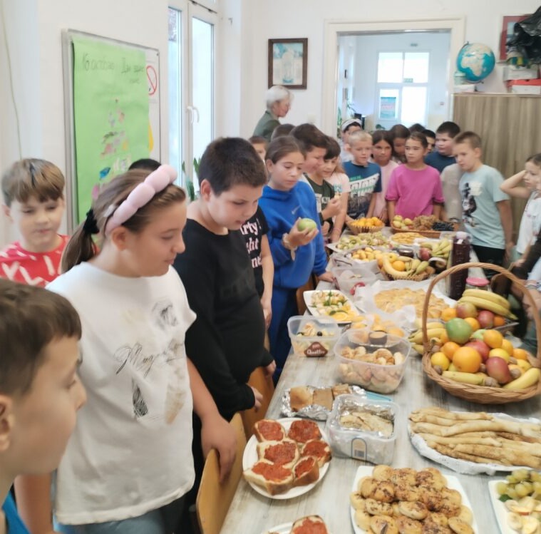 Učenici OŠ „Sveti Sava” u Vrčinu obeležili Svetski dan hrane